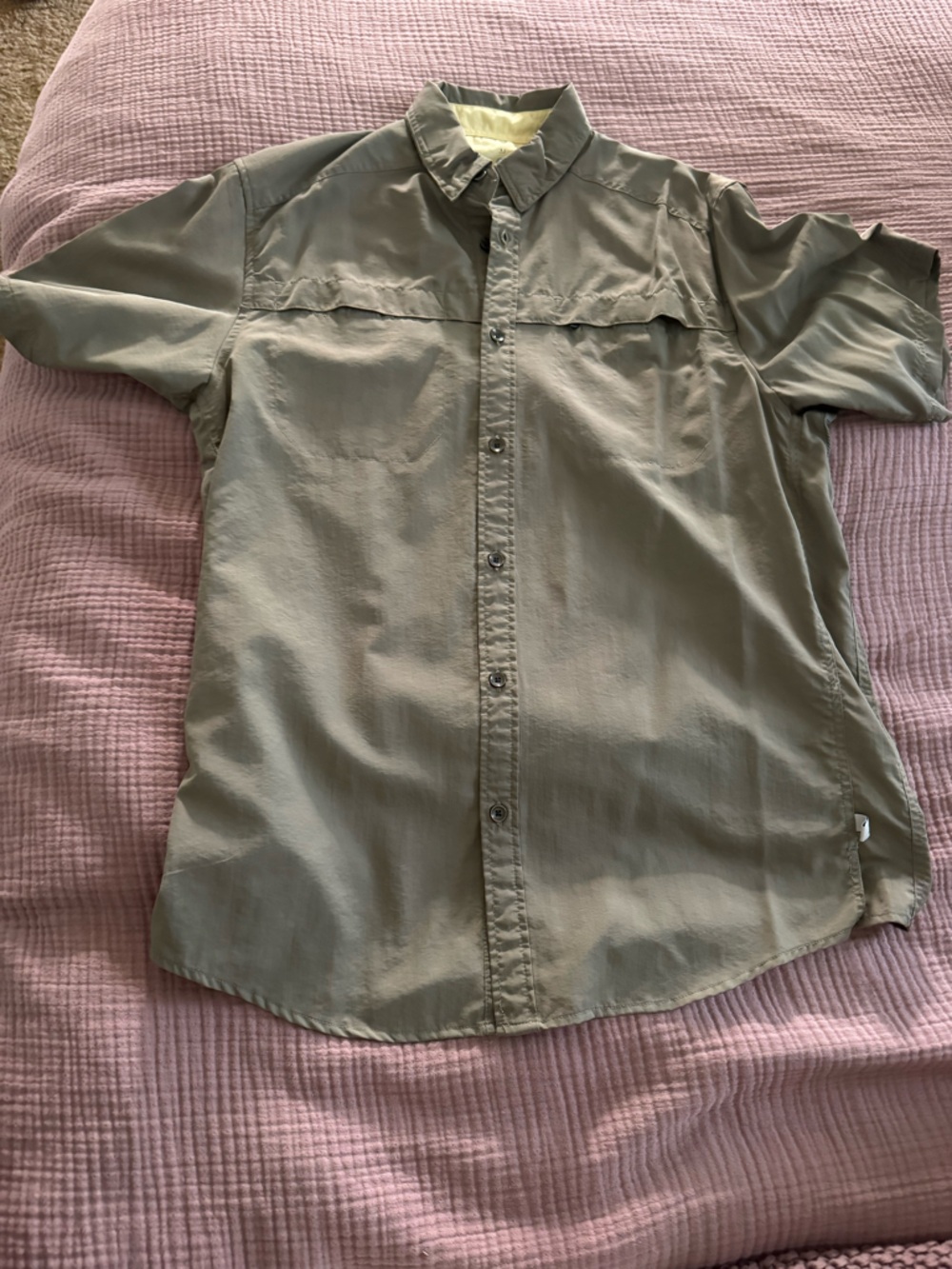 Pelican Coast Men's Technical Short-Sleeve Button-Up Shirt in Olive Green